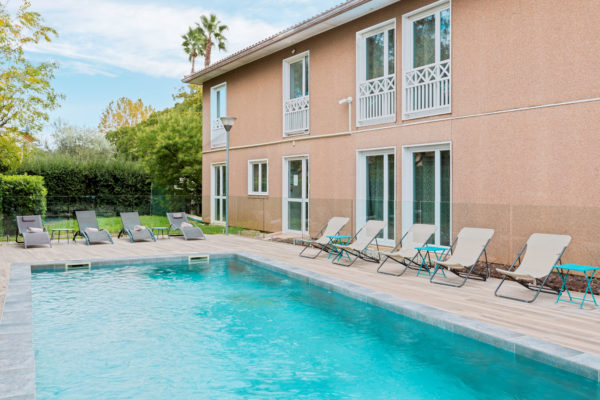 36 - Best Western Plus Hyeres Cote d'Azur piscine jardin patio terrasse solarium