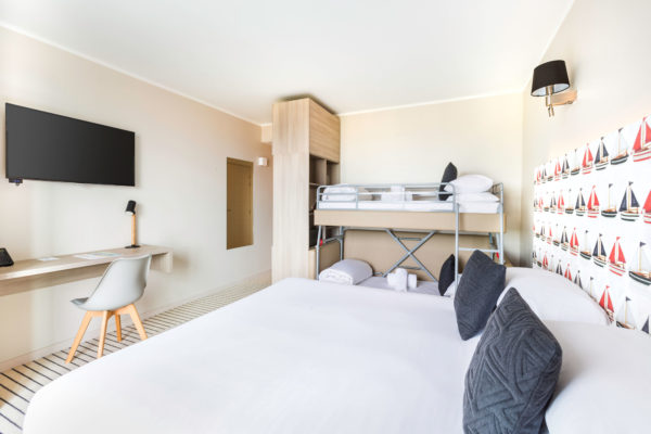 20 - Best Western Antibes Riviera chambre famille quadruple lits superposes vue mer balcon