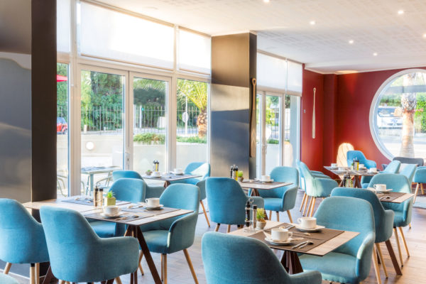 33 - Best Western Plus Antibes Riviera salle petit dejeuner buffet bar lounge salon
