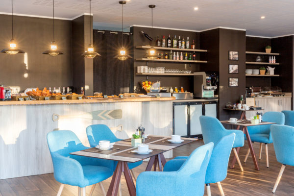 35 - Best Western Plus Antibes Riviera salle petit dejeuner buffet bar lounge salon