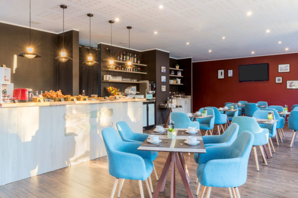 36 - Best Western Plus Antibes Riviera salle petit dejeuner buffet bar lounge salon