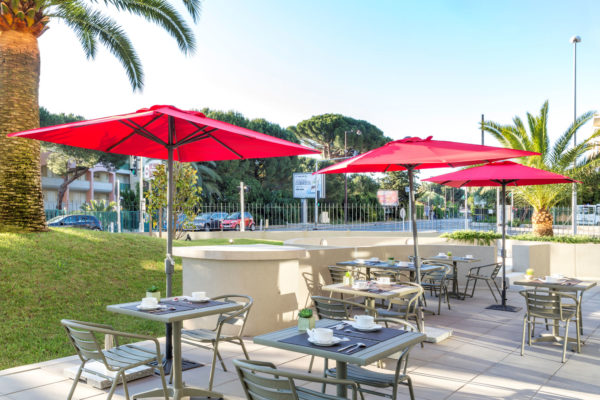 42 - Best Western Plus Antibes Riviera terrasse bar jardin