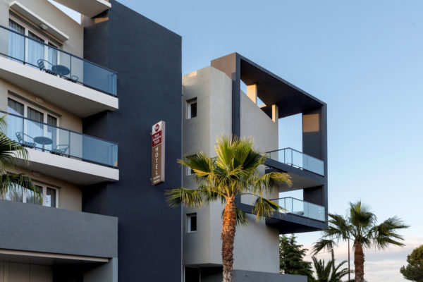 44 - Best Western Plus Antibes Riviera facade batiment batisse entree exterieur