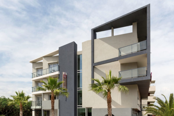 46 - Best Western Plus Antibes Riviera facade batiment batisse entree exterieur